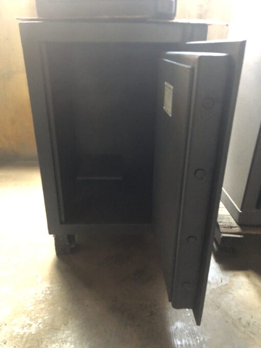 Medium Mutual Float Safe - Image 5